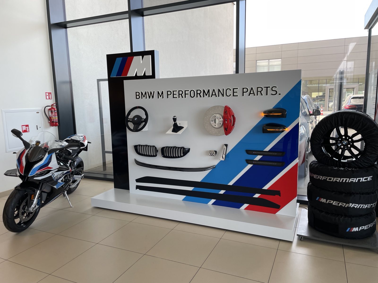 Ekspozytor części BMW
