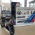 Ekspozytory części i opon w salonie samochodowym BMW TEAM